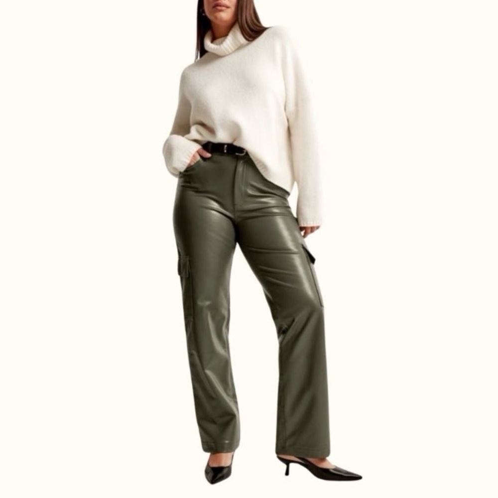 ABERCROMBIE & FITCH 90s Relaxed High Rise Faux Leather Cargo Pants Size 12 - 31
